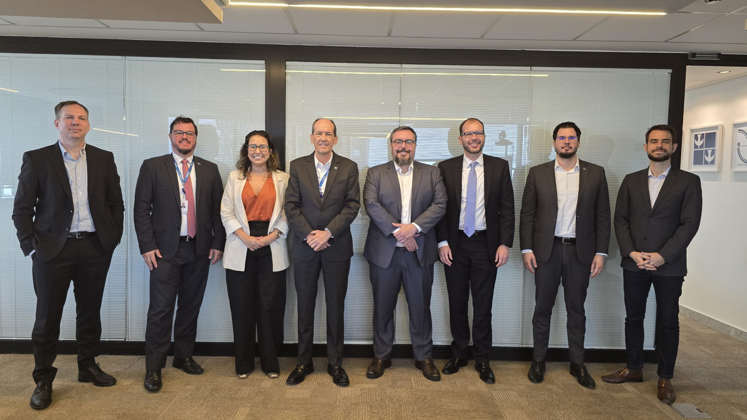 Presidente da Embrapii recebe executivos da Whirlpool para discutir inovação e fortalecimento da indústria nacional